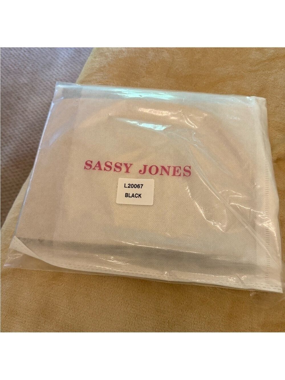 Sassy Jones Red and Black Geometric Clutch NWT - Picture 4 of 4